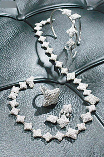 Pave Quatrefoil系列
